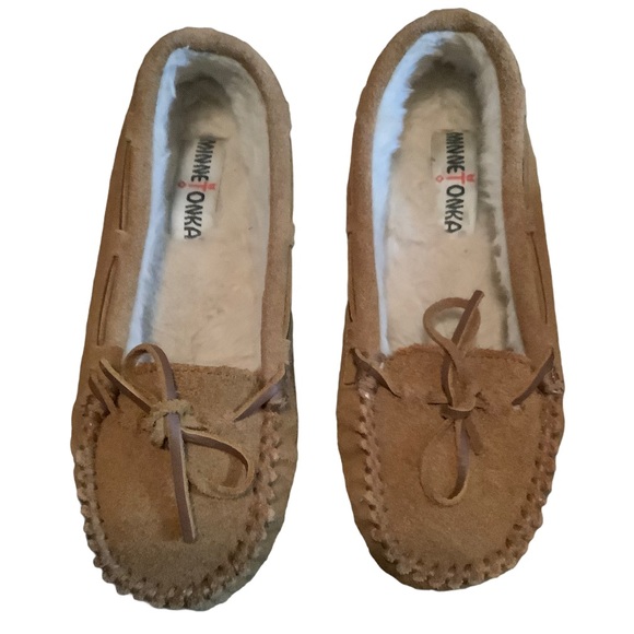 Minnetonka Sheepskin Moccasin Slipper style# 4032 - Picture 1 of 5